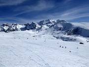 Blick aus der Bühlberg-Hahnenmoos-Bahn über den Gran Masta Park auf Luegli und Metschstand