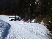 Leistungsfähige Schneekanonen im Tal