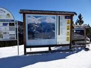 Pistenplan mit aktuellen Betriebsinformationen an der Bergstation Piffing