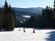 Leichte Piste im Skigebiet