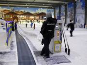 An Förderband zeigt das Personal stets Präsenz