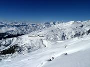 Blick vom Cassons über das Skigebiet Laax