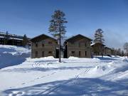 Ferienhäuser am Pistenrand in Hundfjället