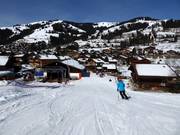 Einige Unterkünfte in Schönried liegen direkt an den Pisten