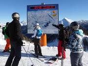 Informationstafel mit Pistenplan am Roßkopf