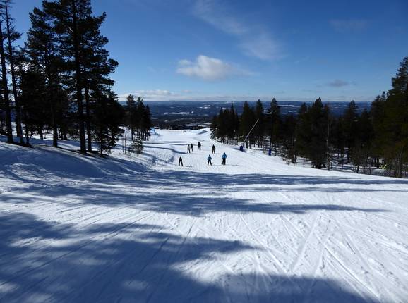 Breite und leichte Abfahrt im Skigebiet Idre Fjäll