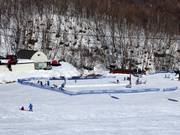 GoSnow Kinderland an der Talstation der Hirafu Gondola