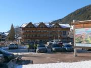 X Alp Hotel an der Talstation in Pera