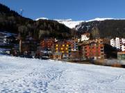 Reka-Feriendorf Disentis an der Talabfahrt