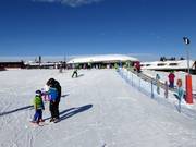 Übungsgelände mit Förderband in Vason