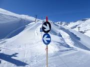 Pistenmarkierungen im Skigebiet Weißsee Gletscherwelt