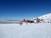 Übungshang mit Förderbändern an der Base Area