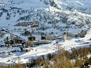 Blick auf den südlichen Teil des Skiorts mit den Unterkünften