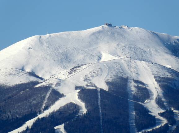 Blick auf die Pisten am Gipfel Bjelašnica