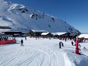 Blick auf Ōpuke Kai Restaurant und Sky High Café