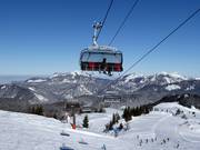 Kammerkörbahn - 6er Hochgeschwindigkeits-Sesselbahn (kuppelbar) mit Abdeckhauben und Sitzheizung