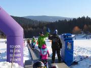 Am Förderband wird man freundlich begrüßt