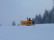 Auffällige Warnung an Gefahrenstellen