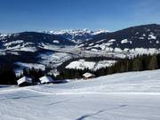 Blick auf Altenmarkt (ca. 2 km vom Zentrum zum Skigebiet)