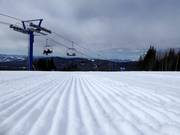 Perfekt präparierte Piste im Skigebiet Le Mont Grand-Fonds