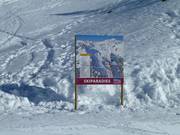 Orientierungstafel im Skigebiet