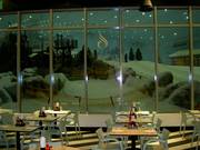 Restaurant Sezzam mit Blick auf die Pisten