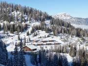 Blick auf Almresort Sommerschnee und Bottinghaus
