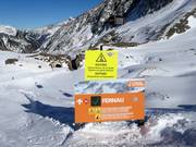 Ausschilderung und Öffnungsstatus