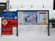 Informationstafel im Skigebiet