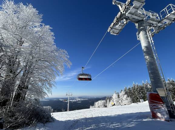 Große Almberg-Sesselbahn - © Zweckverband Wintersportzentrum Mitterfirmiansreut-Philippsreut