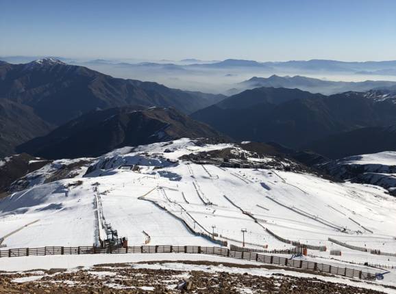 Blick über das Skigebiet El Colorado