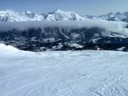 Auf einer Höhe mit den Wolken