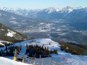 Blick von der Bergstation Eagle Ridge auf den Ort Jasper