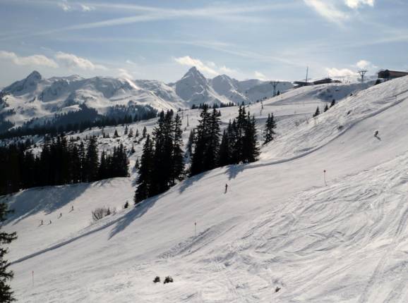 Blick über die breiten Pisten am Golm