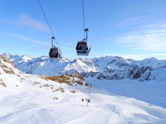 Auffahrt mit der Karlesjochbahn